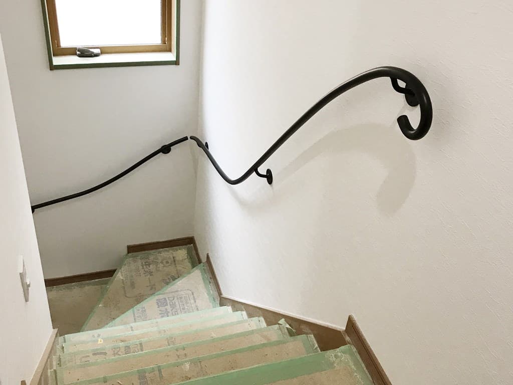 階段の壁用アイアン手すり（手摺）－アールヌーボータイプ