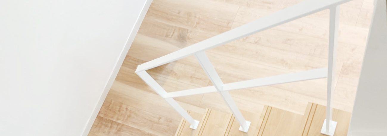 白いアイアン手すりの魅力