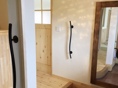 【栃木】曲線のアイアン手摺で玄関がステキな空間に！