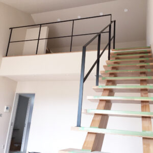 【奈良】階段から繋がるフラットバー手すりフェンス