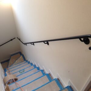 【大阪】黒色でシンプルなアイアン壁手摺