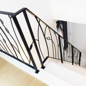 ストリップ階段にオーダーメイド豪華なアイアンてすり