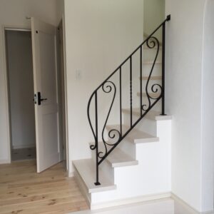 【大阪】空間のワンポイントにアイアン唐草手すり