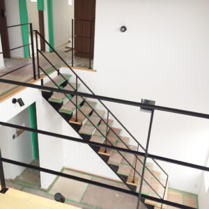 ブラックで長いフラットバーてすり