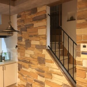 クロスの中で留めた装飾アイアン手すり