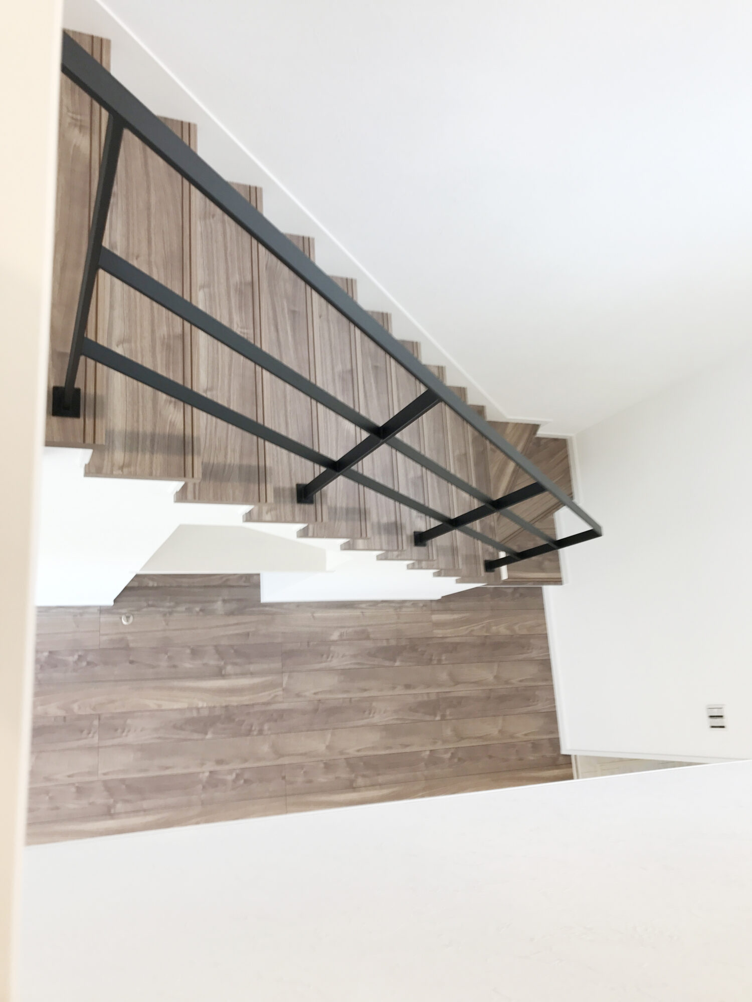 スッキリしたスチールフラットバー手すり