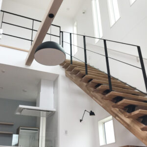 リビング階段・オープン階段にアイアン手すり