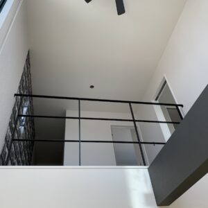 【大阪】3Fこだわりの吹抜けにシンプル手摺