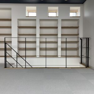 【大阪】オフィスへ取付けるシンプルなアイアン手摺