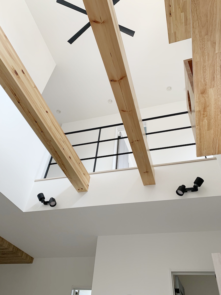 梁とアイアンの柱位置があっています!