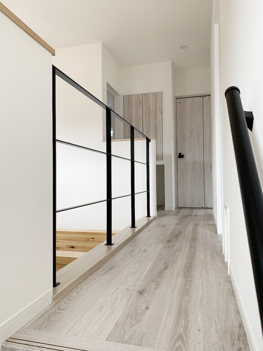 アイアン手すりで開放感UP!