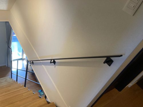 【千葉】シンプルな手摺を、後付けで下地の位置へ