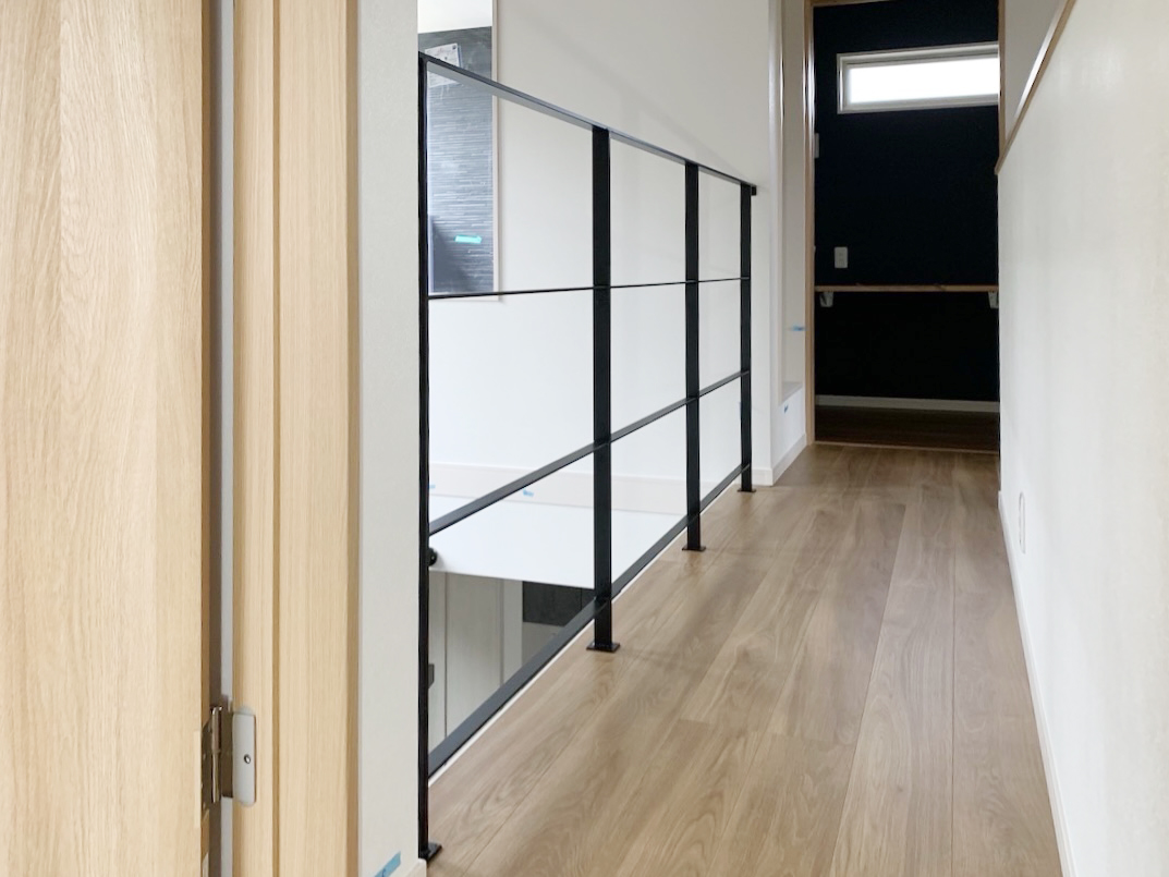 W2570×H1100の吹き抜け用スチール手すり