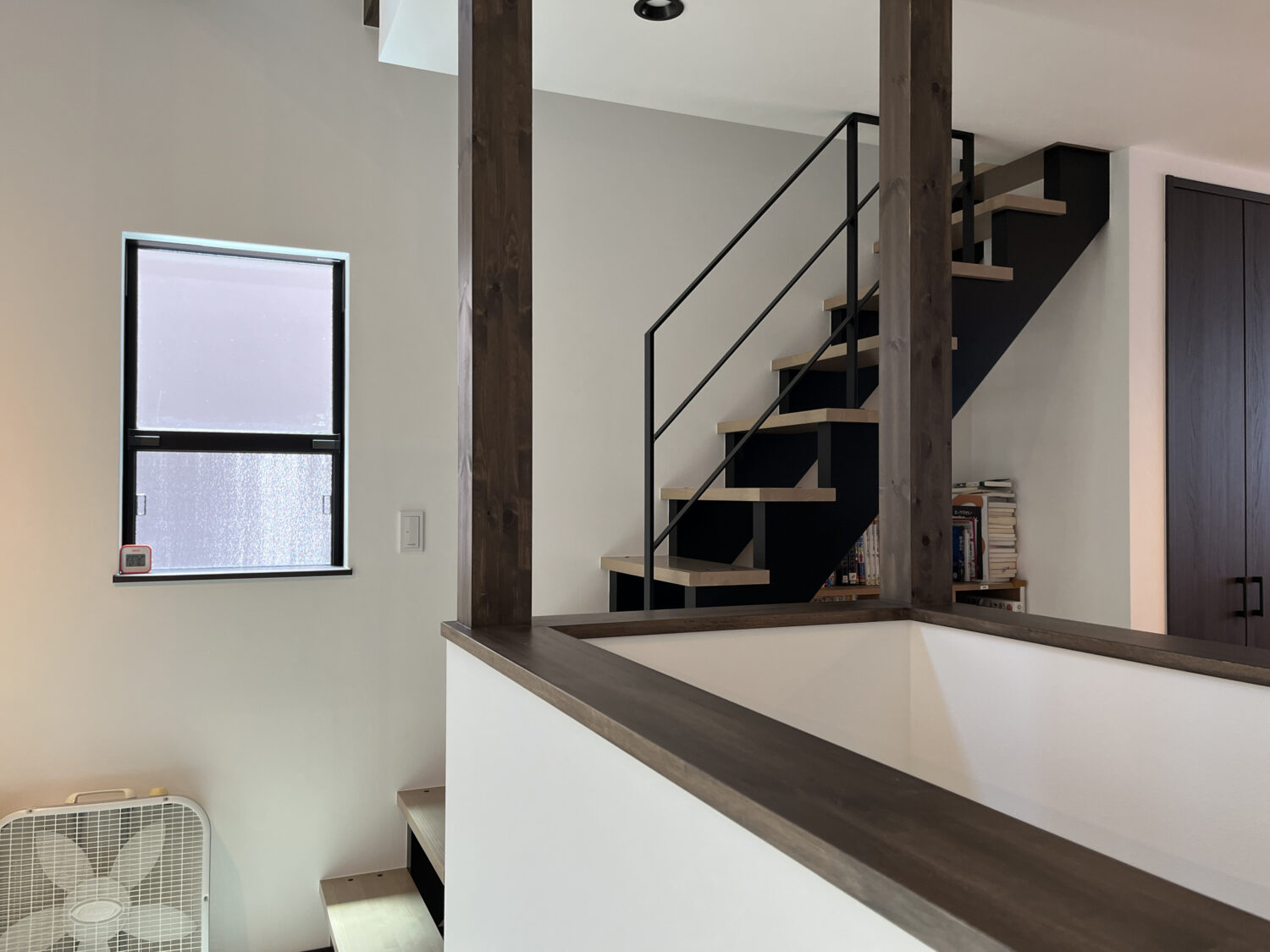 ロフトへ上がるアイアン手すり