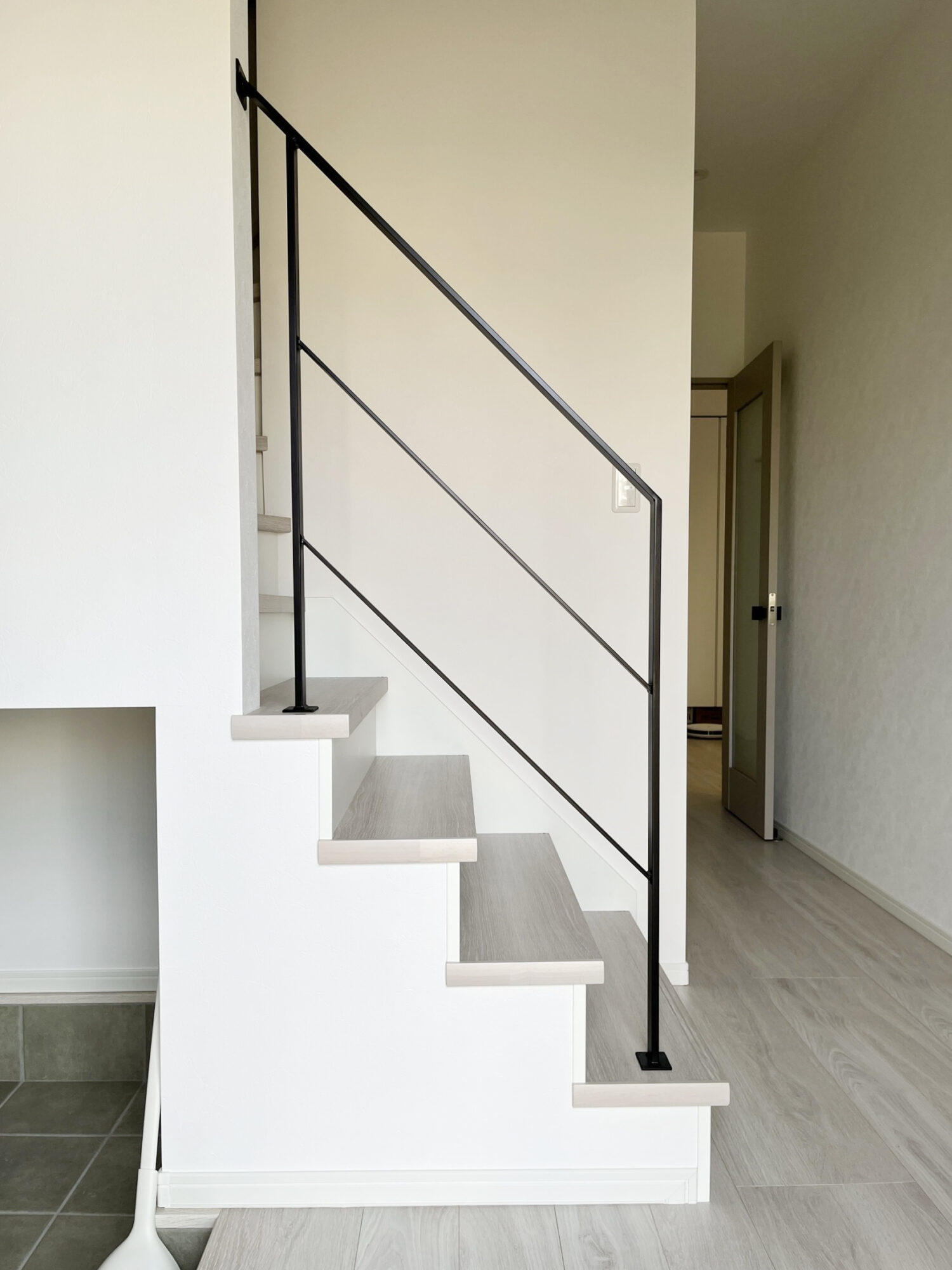 スタイリッシュなフラットバー手すり