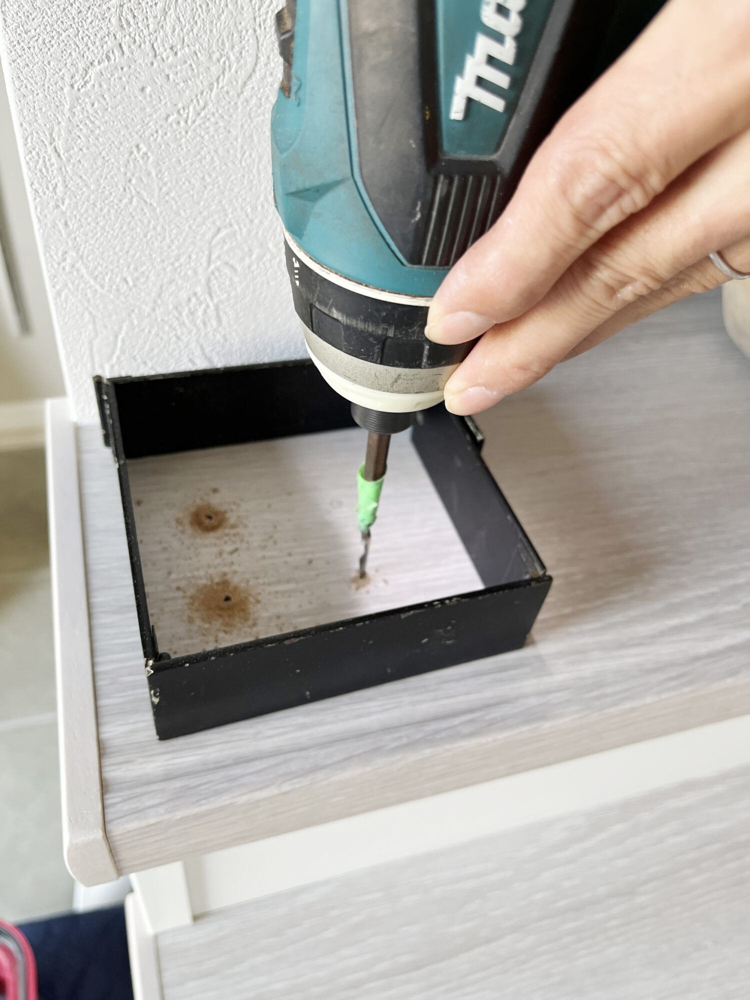 アイアン手すりの取付方(下穴1)