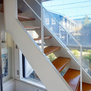 白いスチール手すり