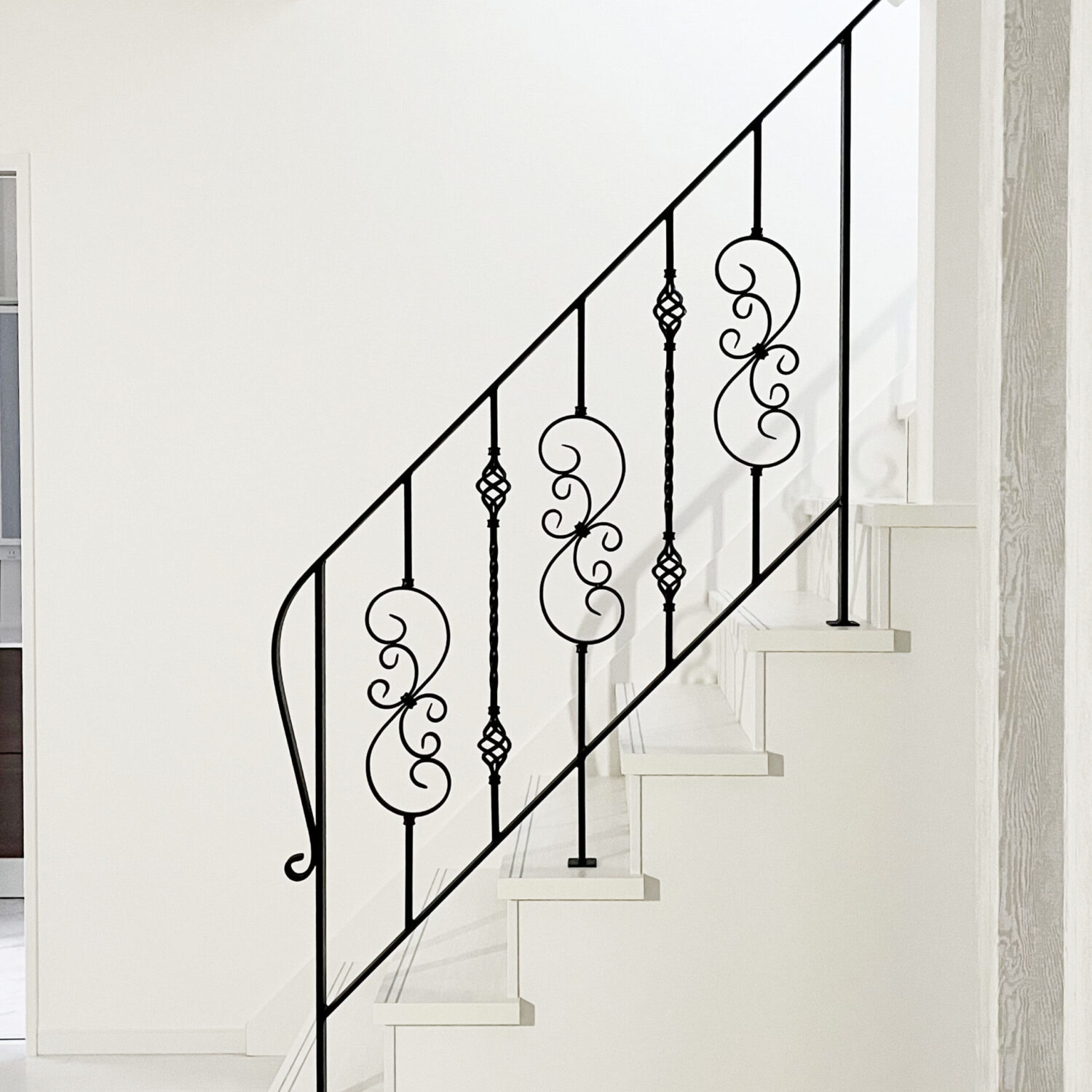 オーダーメイド製作手すり　アイアン手摺　おしゃれ　鉄　階段　ささら　踏み板 アイアン手すり (セミオーダーメイド) - 大阪のアイアン手すりの店 は