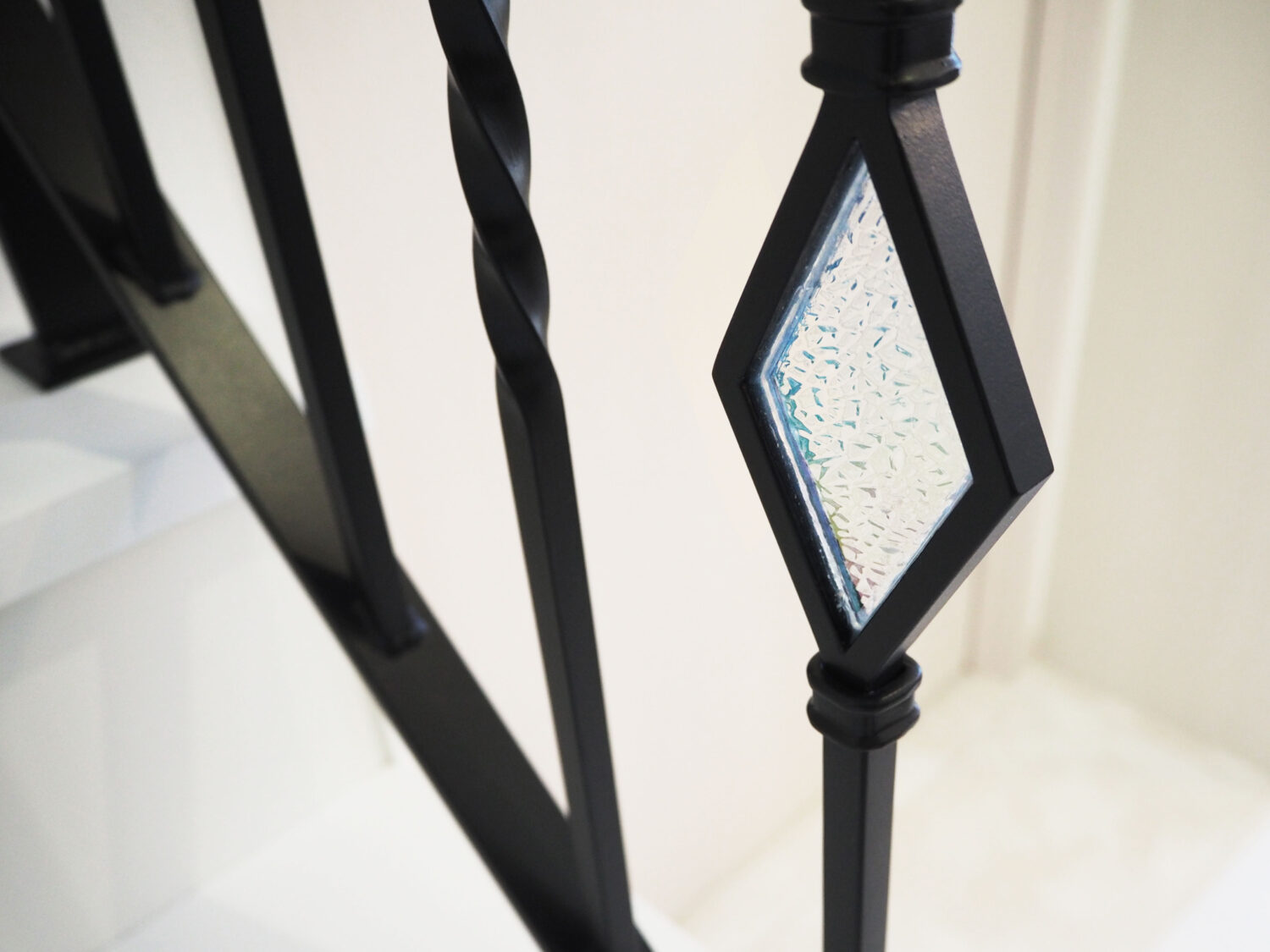 キラキラ光るオーロラステンドグラス手摺