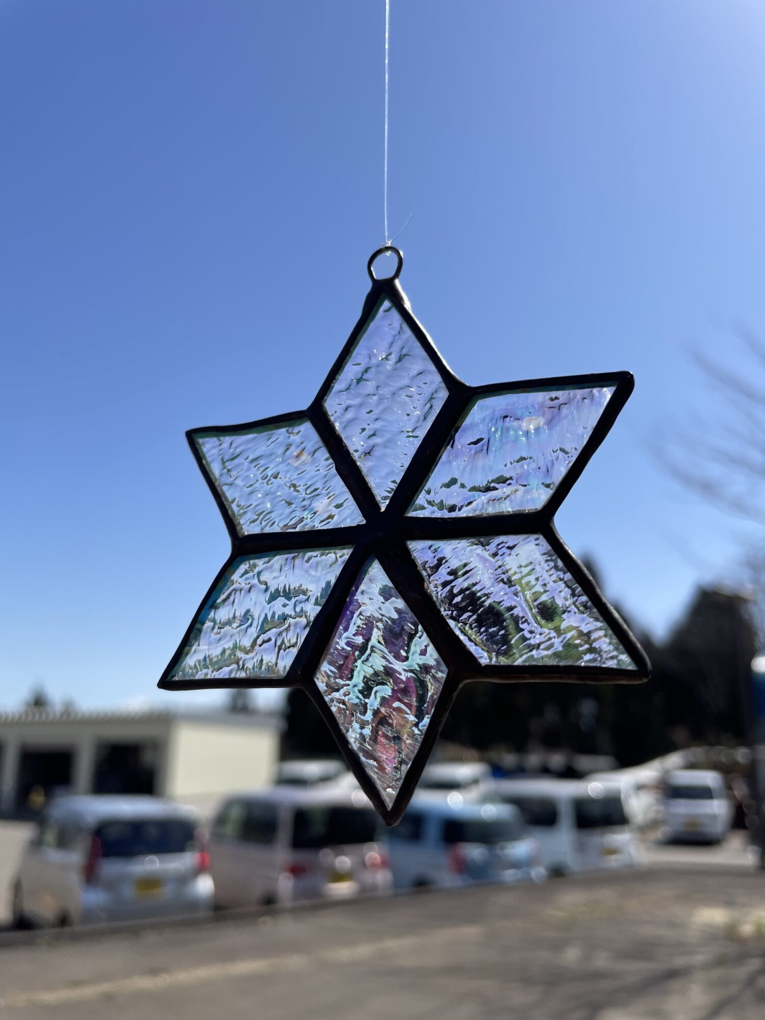 七色に光るサンキャッチャー