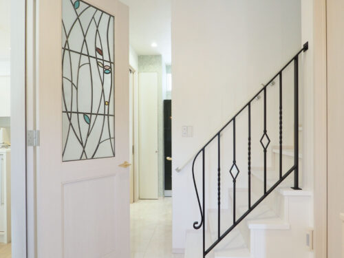 おしゃれな階段手すりの選び方!アイアン手すり4段の魅力